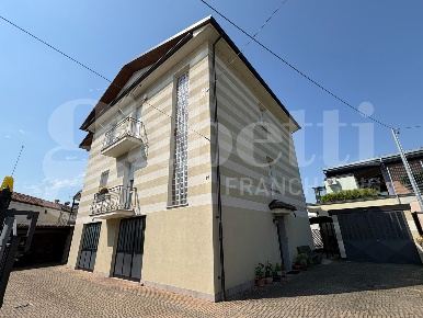 Foto Appartamento in Boves, Bra Centro di 160 m² con 9 locali in vendita