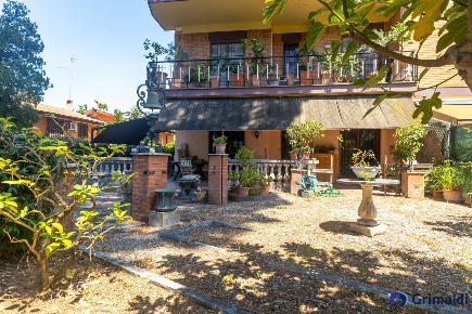 Foto Appartamento in Pomponia Grecina, Roma Garbatella di 88 m² in vendita