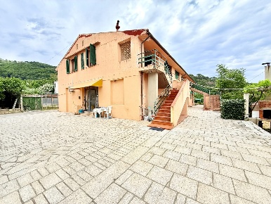 Foto Villa unifamiliare a Campo nell'Elba di 650 m² con 20 locali
