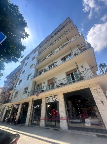 Foto Appartamento a Cuneo Centro Storico di 100 m² con 4 locali in vendita