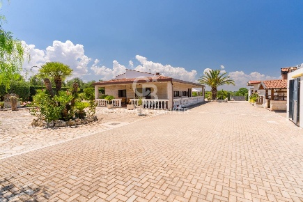 Foto Villa unifamiliare in Contrada Cariati Sn, Andria di 340 m² in vendita
