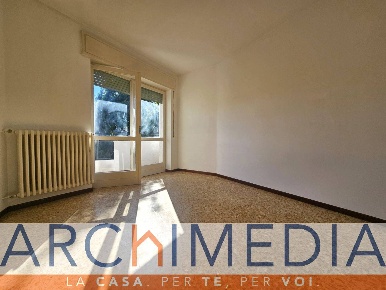 Foto Appartamento in Via Friuli, Malnate Centro di 82 m² con 3 locali