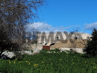 Foto Rustico in Contrada Commaldo Superiore s.n, Rosolini di 400 m²