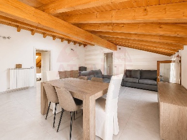 Foto Appartamento in via Loden snc, Zone Centro di 136 m² con 4 locali