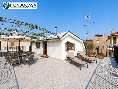 Foto Appartamento in via II Giugno, Albisola Superiore Centro di 169 m²