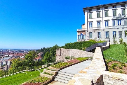 Foto Posti auto in via Porta Dipinta, Bergamo Città Alta di 18 m²