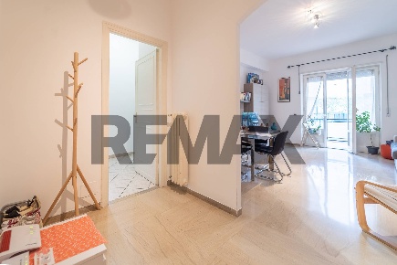 Foto Appartamento in Via Canzone del Piave 25, Roma di 80 m² con 2 locali
