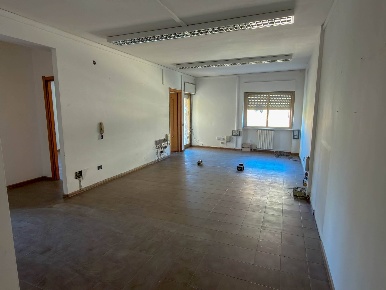 Foto Appartamento in Via A. Deffenu 123, Nuoro Centro di 102 m² in vendita