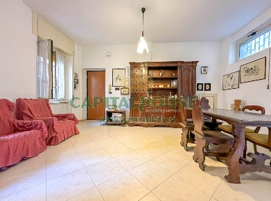 Foto Appartamento in via duomo, Capua Centro di 110 m² con 3 locali