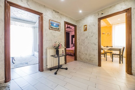 Foto Appartamento in Via Celesia 24, Genova di 102 m² con 6 locali
