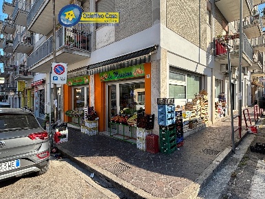 Foto Attività commerciale in via palermo 21, Teramo di 70 m² in vendita