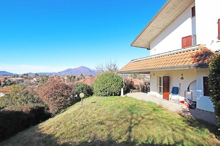 Foto Villa a schiera in via boel, Ponteranica di 472 m² con 10 locali