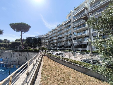 Foto Appartamento in viale colli aminei 10, Napoli di 120 m² con 3 locali