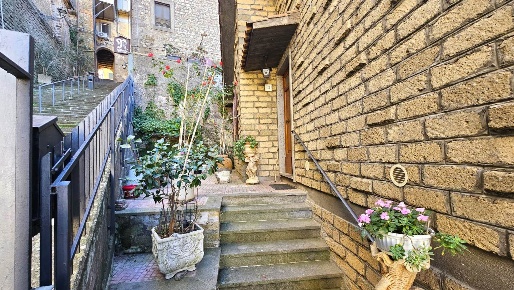 Foto Appartamento in Via Papacqua, Soriano nel Cimino Centro di 80 m²