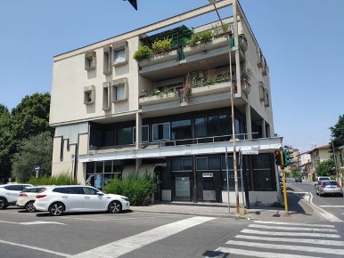 Foto Locale commerciale a Scandicci Centro di 450 m² con 14 locali