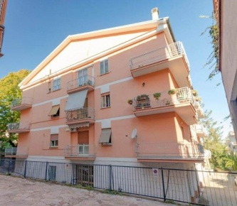 Foto Appartamento in Via Santa Maria in Gradi, Viterbo di 80 m² in vendita