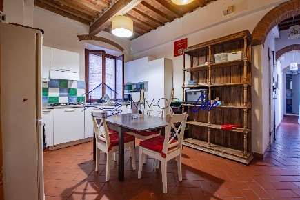Foto Appartamento a Pisa San Francesco di 123 m² con 5 locali in vendita