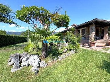 Foto Villa unifamiliare a Massa Ronchi - Poveromo di 200 m² con 5 locali