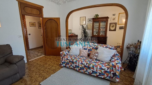Foto Appartamento a Cecina Cecina Centro di 120 m² con 5 locali in vendita