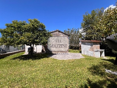 Foto Laboratorio a Pietrasanta di 106 m² con 3 locali in vendita