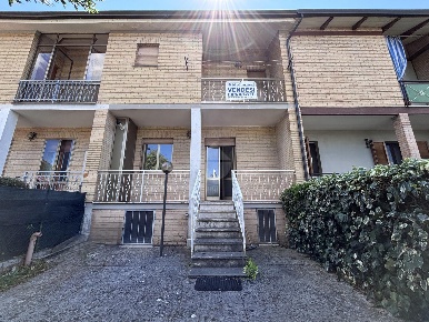Foto Casa indipendente in Via Gabriotti, Gubbio Centro di 120 m² in vendita