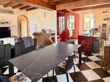 Foto Appartamento in Vico della Madonnetta, Loano di 177 m² con 5 locali