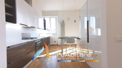 Foto Appartamento in Via Giulio e Corrado Venini, Milano Centrale di 95 m²