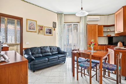Foto Appartamento in Via Pietro Maroncelli, Limbiate Centro di 100 m²