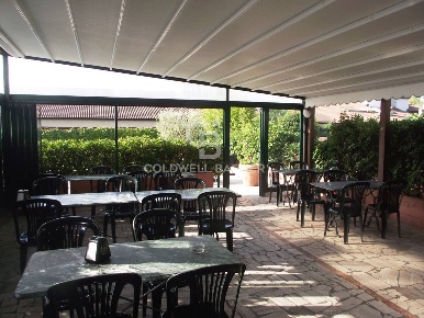 Foto Locale commerciale in viale cortina d'ampezzo 335, Roma di 250 m²