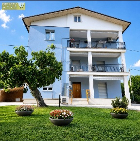 Foto Appartamento in C.da Colli Di Cerrreto S.S. 150, Teramo di 115 m²