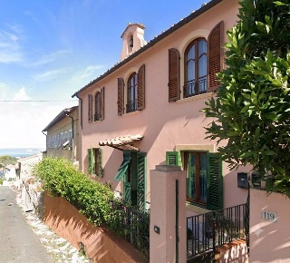 Foto Appartamento in Via Di Montenero, Livorno di 87 m² con 4 locali