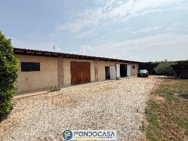 Foto Laboratorio a Passirano di 136 m² con 1 locali in affitto