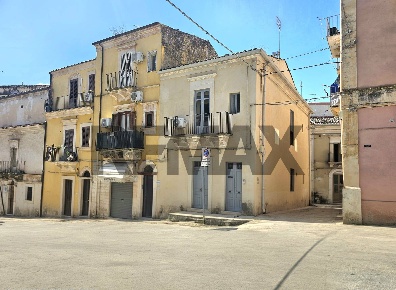 Foto Casa indipendente in P.ZZA SALVATORE 28/29, Ragusa Centro di 160 m²