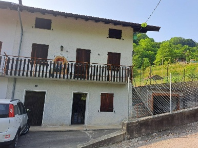 Foto Case semi ndipendenti in Via Sorriva 33, Sovramonte di 70 m²
