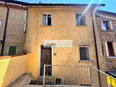 Foto Case semi ndipendenti in via cità, Seravezza di 60 m² con 3 locali