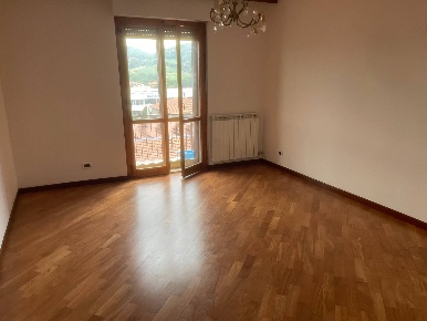 Foto Appartamento in via Bennani 24, Fabriano Centro di 80 m² con 5 locali