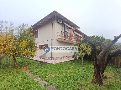 Foto Casa indipendente in via brigate partigiane, Carrara di 140 m²