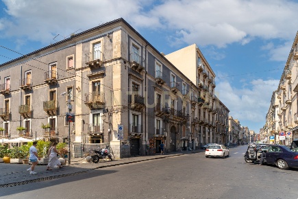 Foto Appartamento in Via Antonino di Sangiuliano 185, Catania di 212 m²