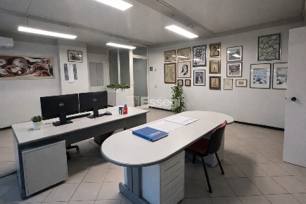 Foto Capannone industriale in Via Romana 315, Lucca Arancio di 105 m²
