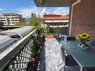 Foto Appartamento in Via Tiro a Volo 32, Carrara Marina di Carrara di 60 m²