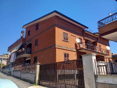 Foto Attico in Via Degli Acquedotti 4, Tivoli Monitola di 90 m² in vendita