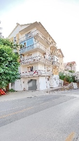 Foto Magazzino in Via dei Marsi, Chieti Chieti Città di 110 m² con 1 locali