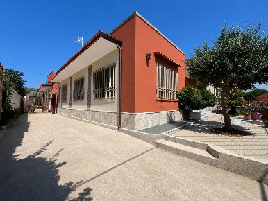 Foto Villa unifamiliare in Traversa via Trapani 45, Catanzaro di 422 m²