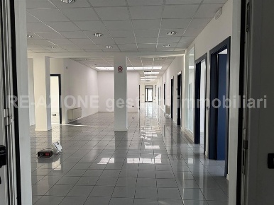 Foto Ufficio a Altavilla Vicentina di 650 m² con 9 locali in vendita