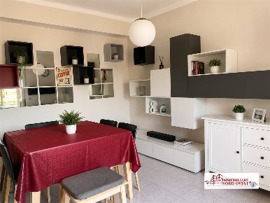 Foto Appartamento in Via Espinasse, Magenta Centro di 75 m² con 2 locali