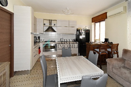 Foto Appartamento in Viale Lombardia, Melegnano di 111 m² con 3 locali