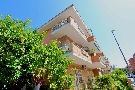 Foto Appartamento in Via Agenore Zeri, Roma di 155 m² con 4 locali