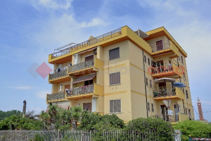 Foto Appartamento in Via Ischia 1, Latina Latina Lido di 92 m² con 3 locali