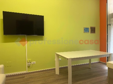 Foto Negozio in Largo I Maggio, Arezzo San Donato - Ospedale di 70 m²