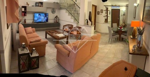 Foto Villa a schiera a Carrara di 225 m² con 7 locali in vendita